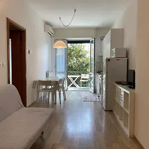 Con Giardino E Posto Auto Per Famiglie Apartment